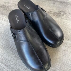 Clarks Women's Black Leather Flats